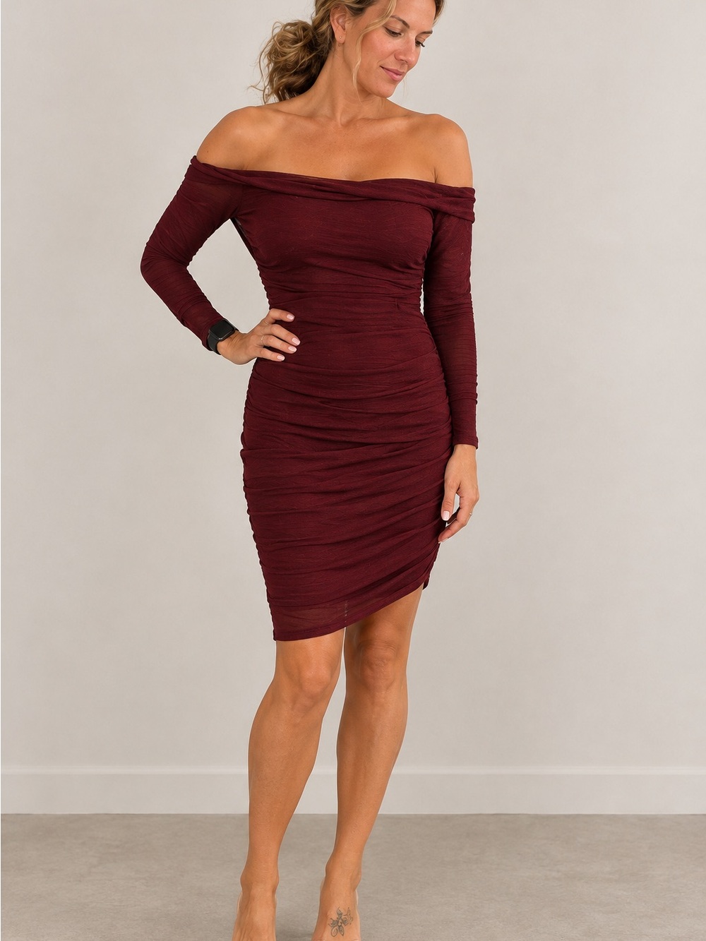 Ardene Off-Shoulder Long Sleeve Ruched Dress in Burgundy